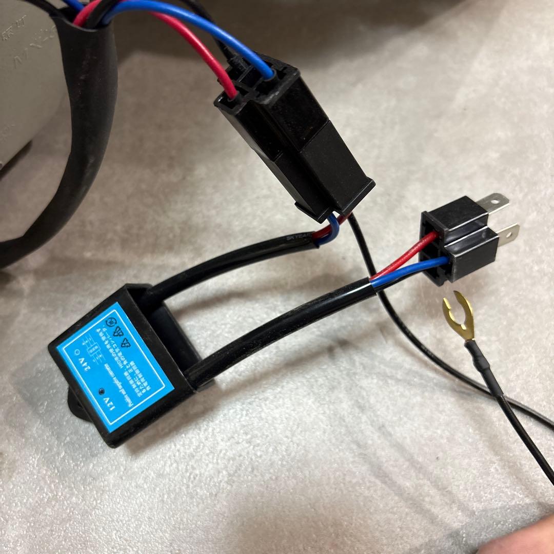 新品未使用 純正タイプ　ハイエースLEDヘッドライト 左右セット 社外品