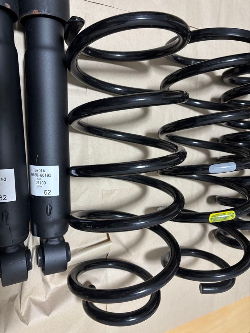 さだトヨタ ランクル150プラド ディーゼル用 純正ダンパー コイル サス