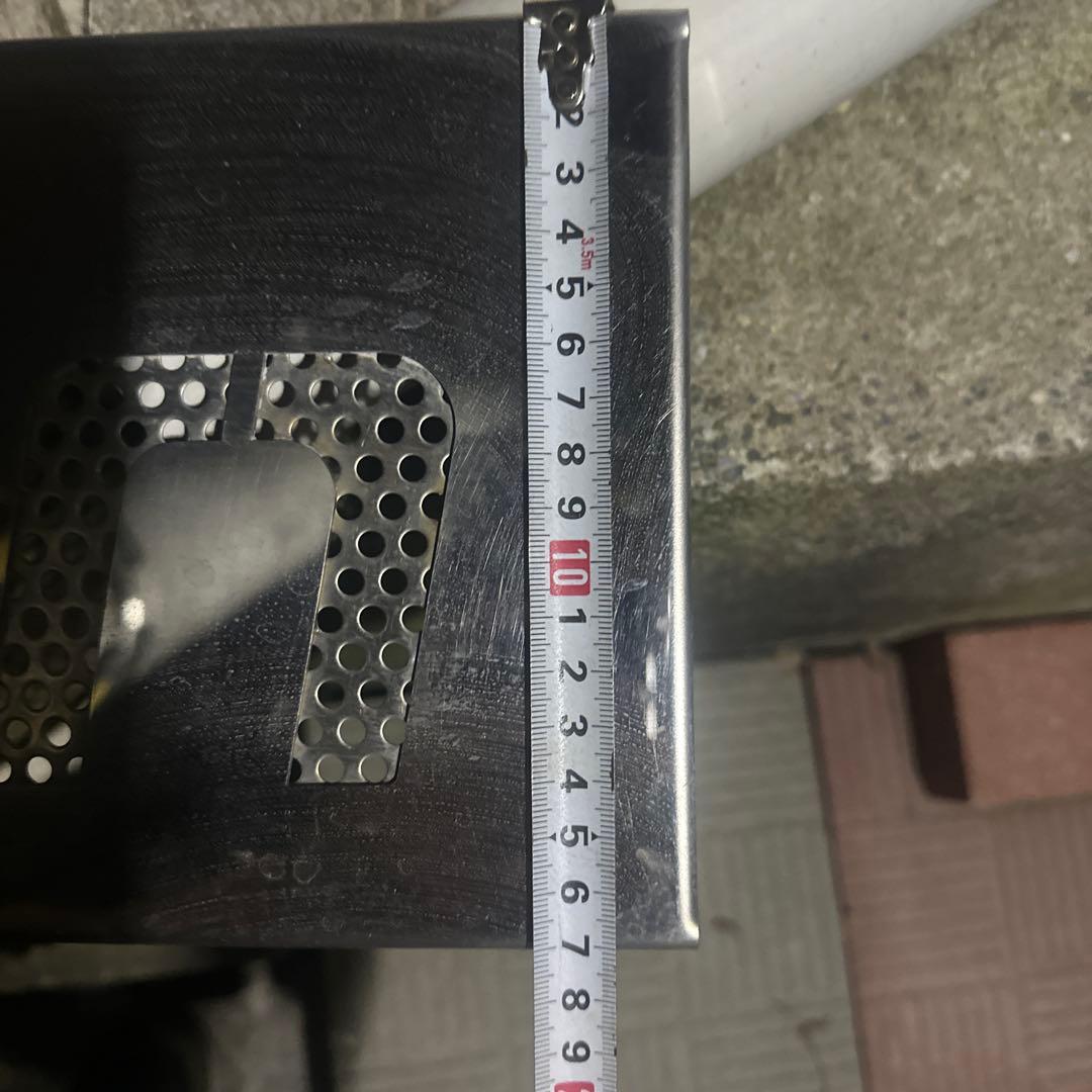 Quon クオン　バッテリーカバー