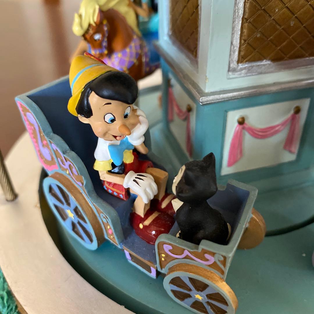 ディズニーキャラクターメリーゴーランド型 オルゴール スノードーム付
