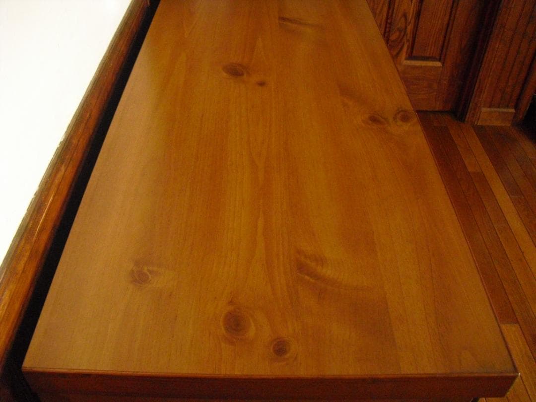 大型４段８杯チェスト☆綺麗な杢目・クラシカルな花タイル貼☆サイドボード・テレビ台