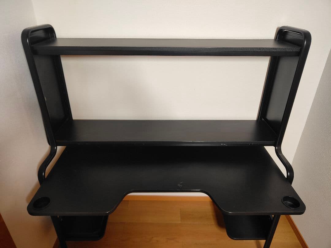 IKEAのFREDDE（フレッデ）ゲーミングデスク