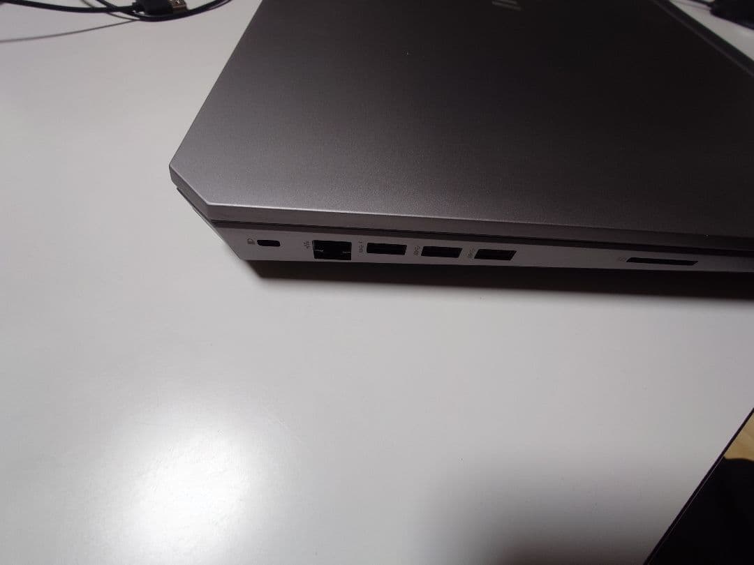 HP ワークステーション　zbook 17 g5　美品！