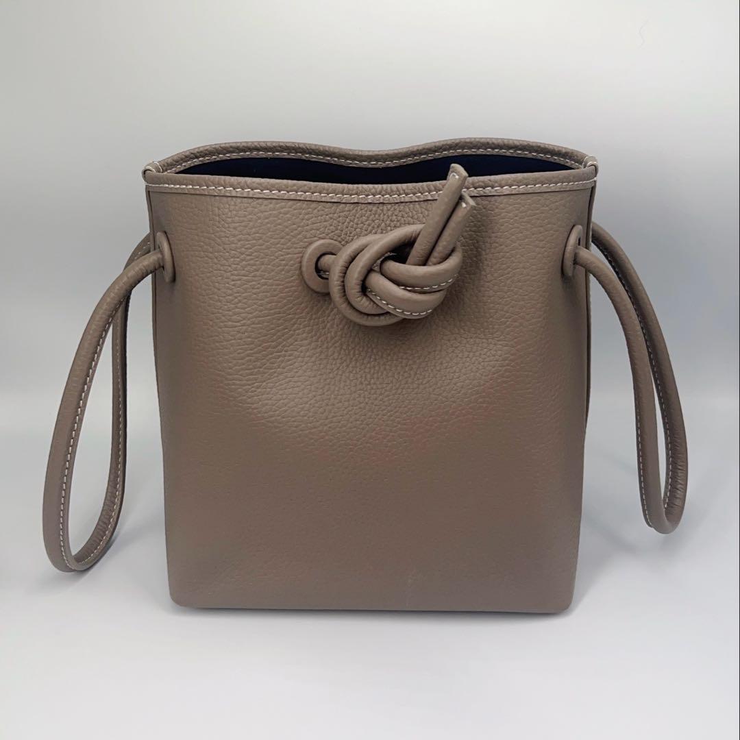 特価❣️美品✨Vasic ボンドミニレザー　 ショルダーバッグ　ブラウン