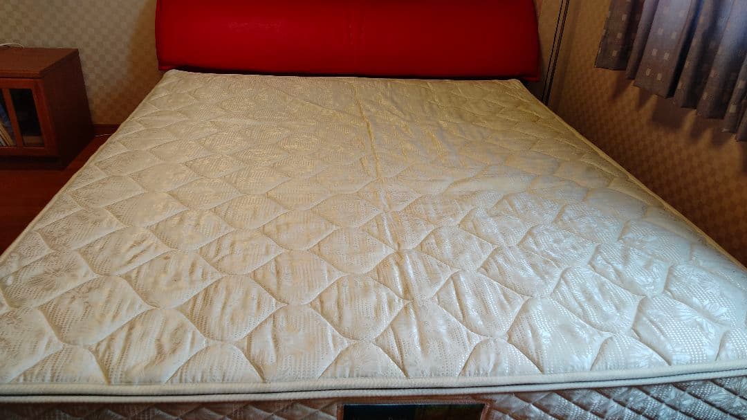 クイーンベッド フレームとマットレス ランプ付 シーリー愛知豊田