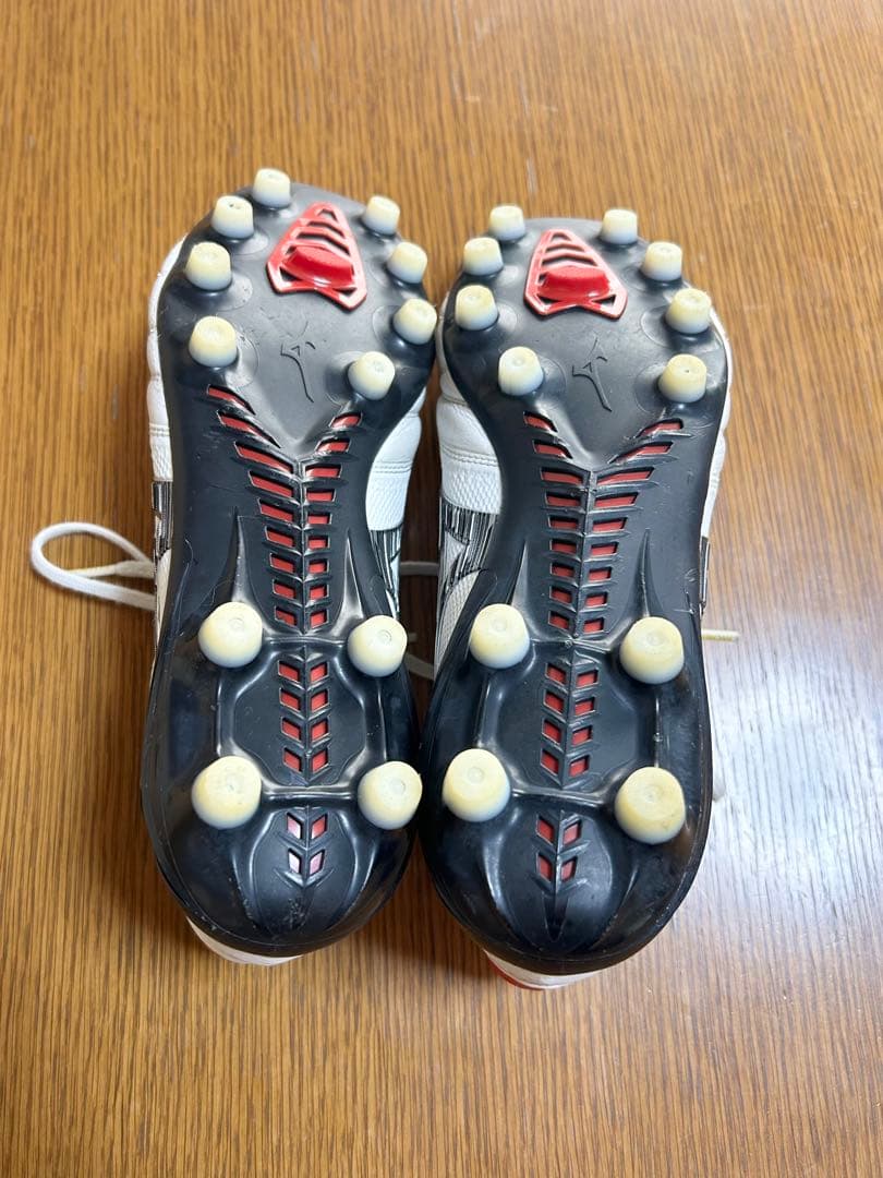 モレリアneo4ベータ　白　26.5センチ美品