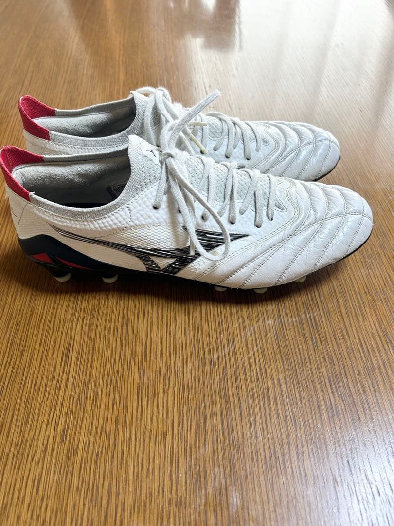 モレリアneo4ベータ　白　26.5センチ美品