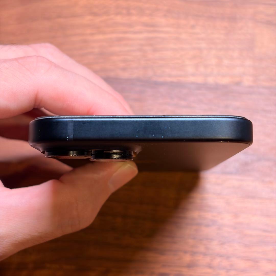 たにしゃん　iPhone 15 128GB