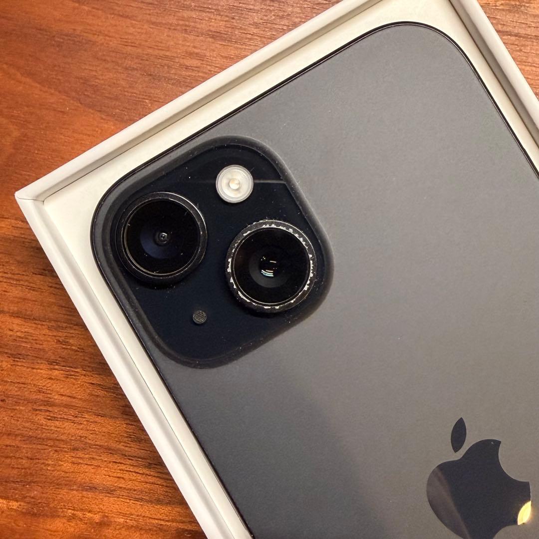 たにしゃん　iPhone 15 128GB