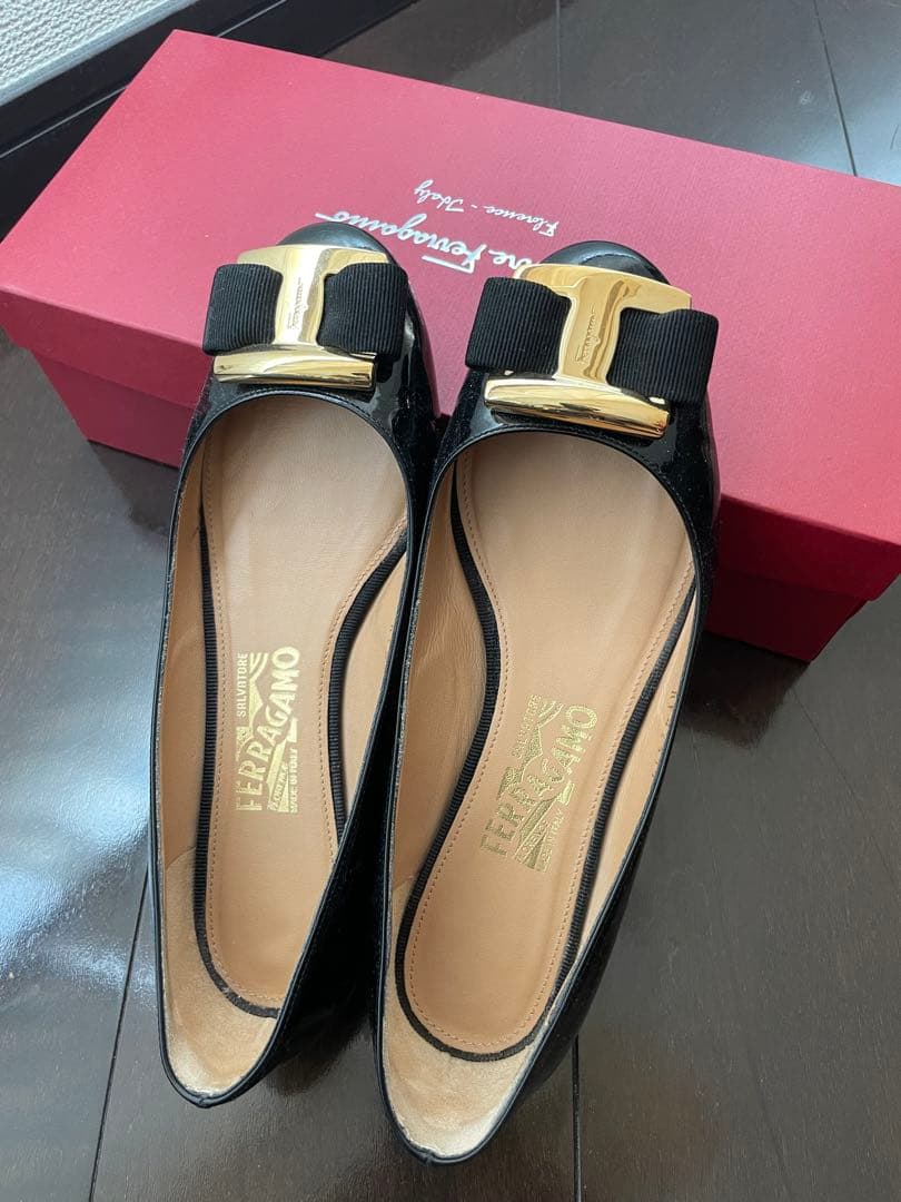 Ferragamo ブラックバレエシューズ