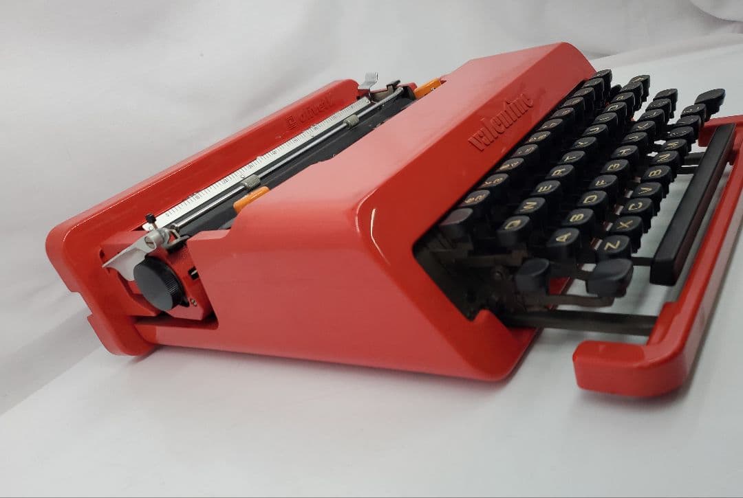 Olivetti Valentine オリベッティ タイプライター 赤バケツ