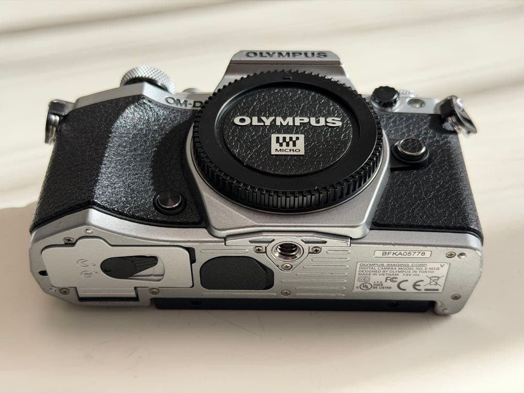OLYMPUS OM-D E-M5 Mark ⅱ シルバー（予備バッテリー付）