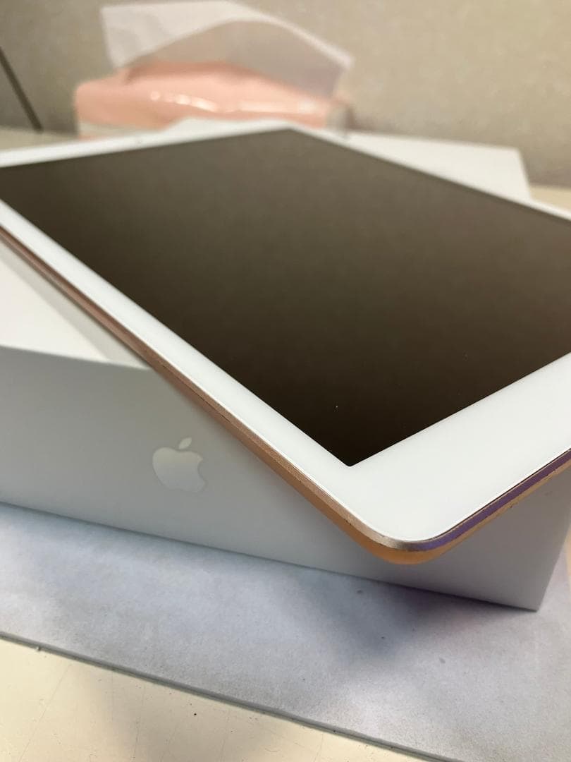 iPad 7世代　32GB ゴールド　セルラー カバーガラス付