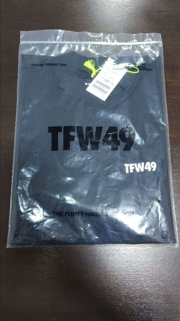 新品未使用　売切れ商品　TFW49 機能性シャツ ネイビー/パープル