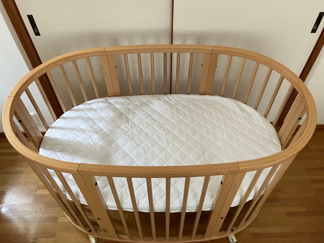 ストッケベビーベッド2パターン、ホワイトマットレス付き（２パターン）