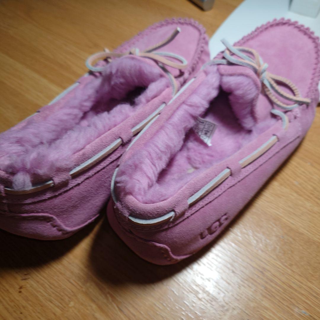 ugg ピンク スエード モカシン リボン付き