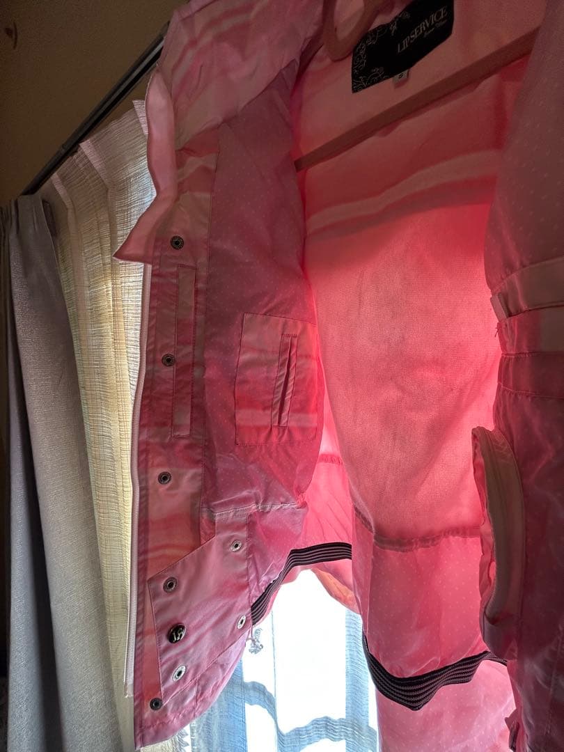 ピンクと白のストライプ スノーボードウェア S