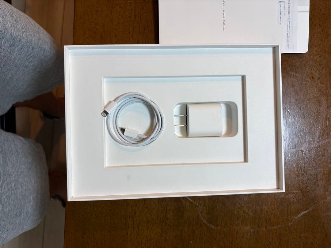 iPad 9世代 セルラー 64g シルバー 本体 (おまけ カバー付き)