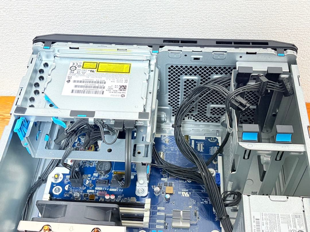 ベアボーン状態のHP Z2 Tower G5 （Xeon W-1250P付き）