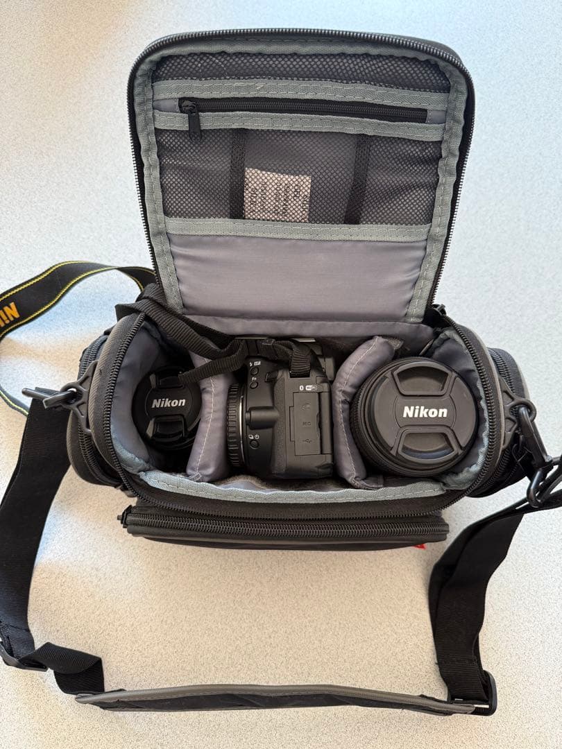 Nikon D5600 ダブルズームキット バッグ付 シャッター数3195回