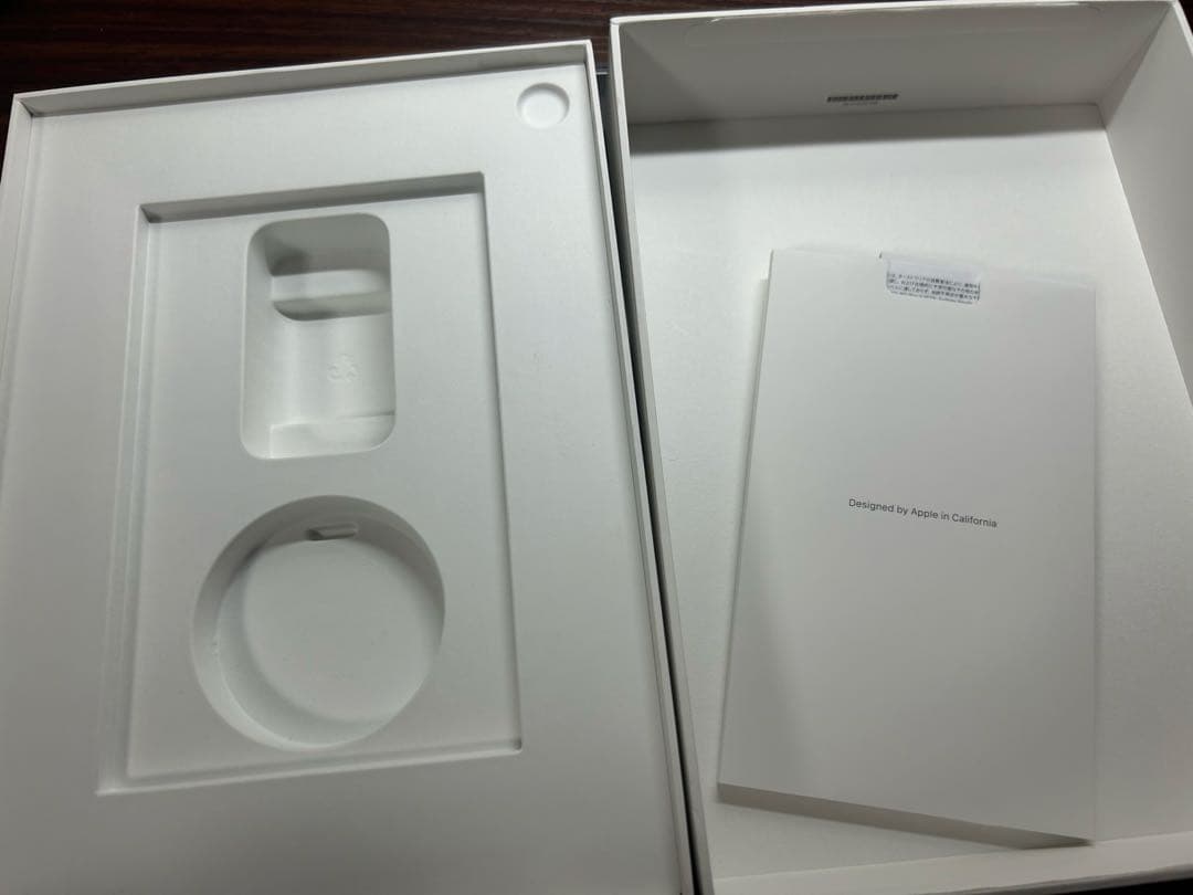 Apple iPad シルバー 10世代 Wi-Fiモデル 本体 カバー付き