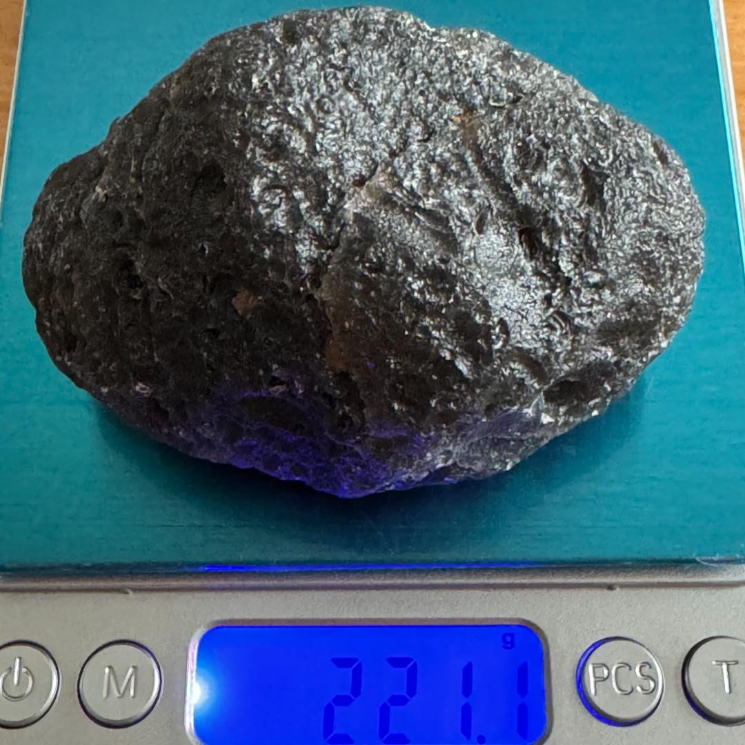 モルダバイト　チンターマニの仲間　◇アグニマニタイト◇大きい原石　221.1g