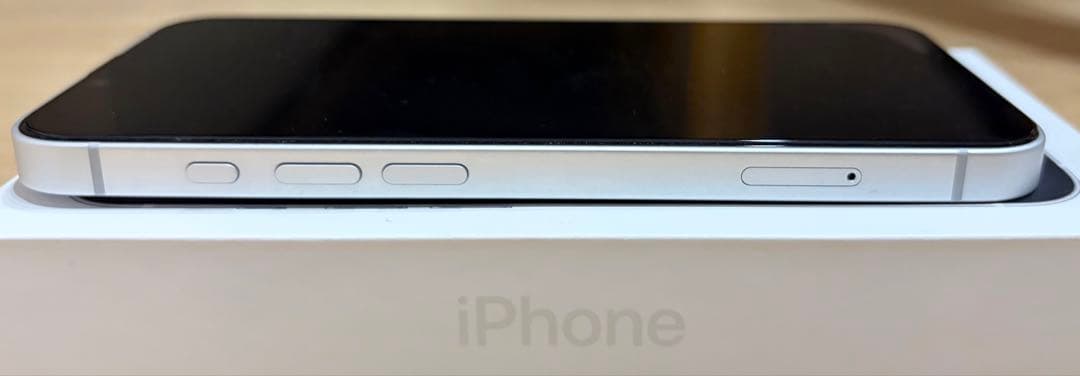 iPhone16e 128G ホワイト SIMフリー 傷なし 美品