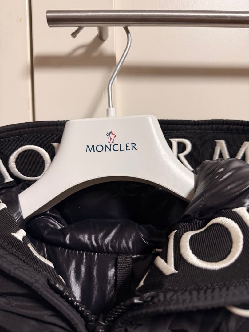 極美品 MONCLER モンクレール　MONTCLA モンクラー　　　黒サイズ3