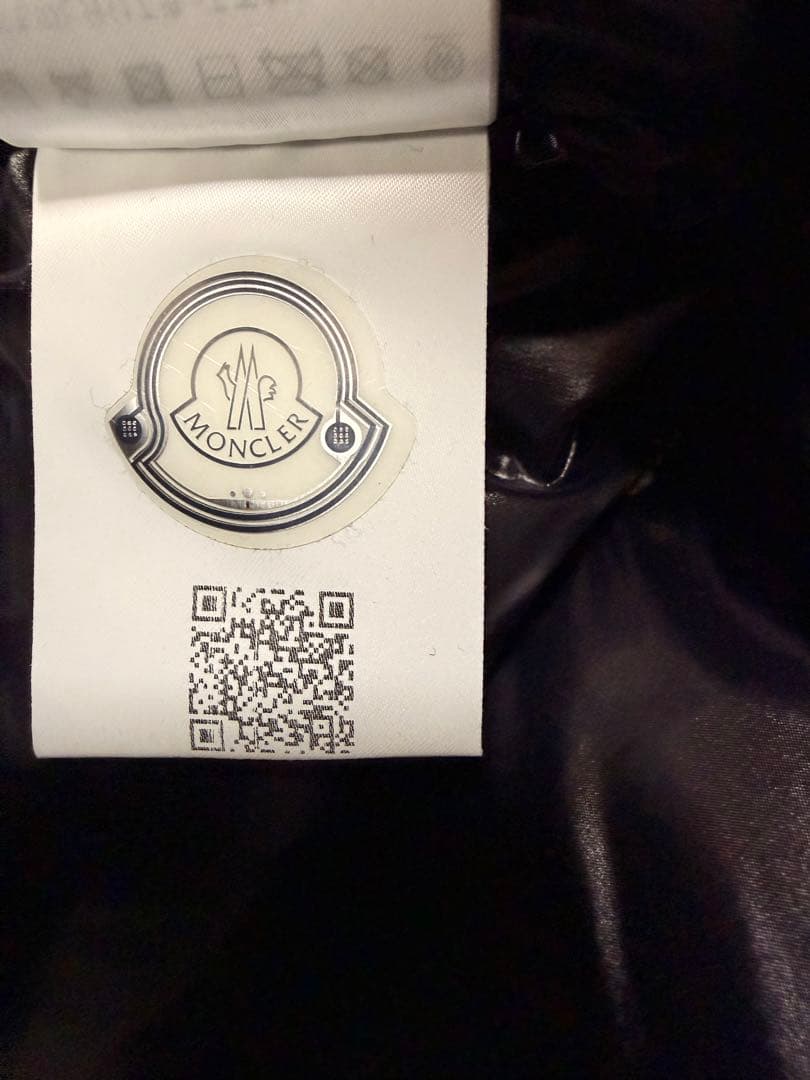 極美品 MONCLER モンクレール　MONTCLA モンクラー　　　黒サイズ3