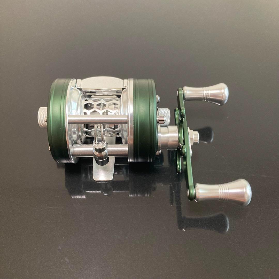 【新品】渓流ベイトリール 丸型リール トラウト用 シルバー／グリーン