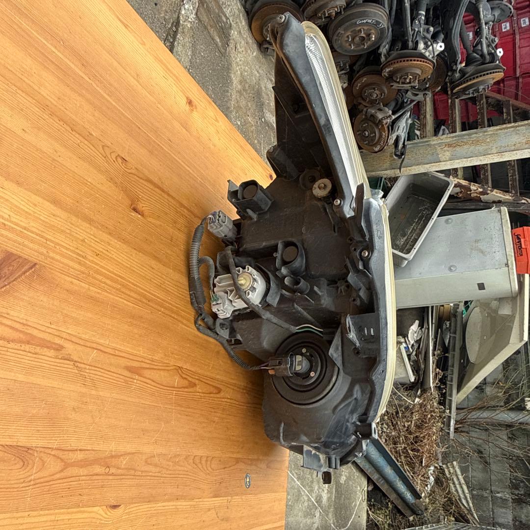 プリウス30 前期　ヘッドライト