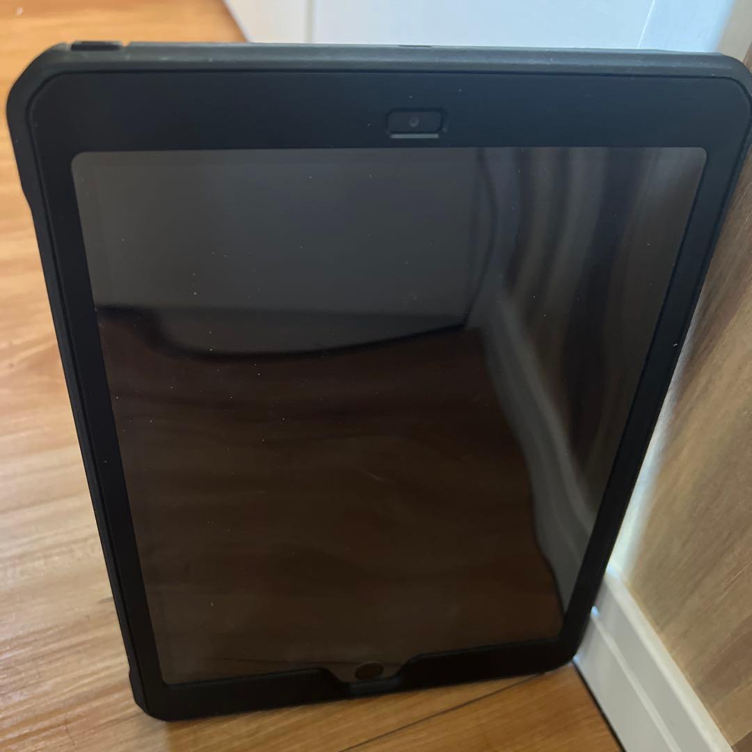 iPad 第6世代 32GB スペースグレイ ケース付き A1893