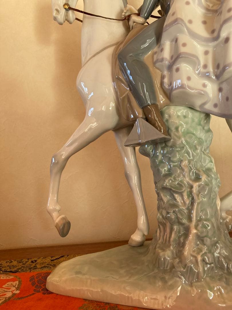 リアドロ　白馬に乗った男女