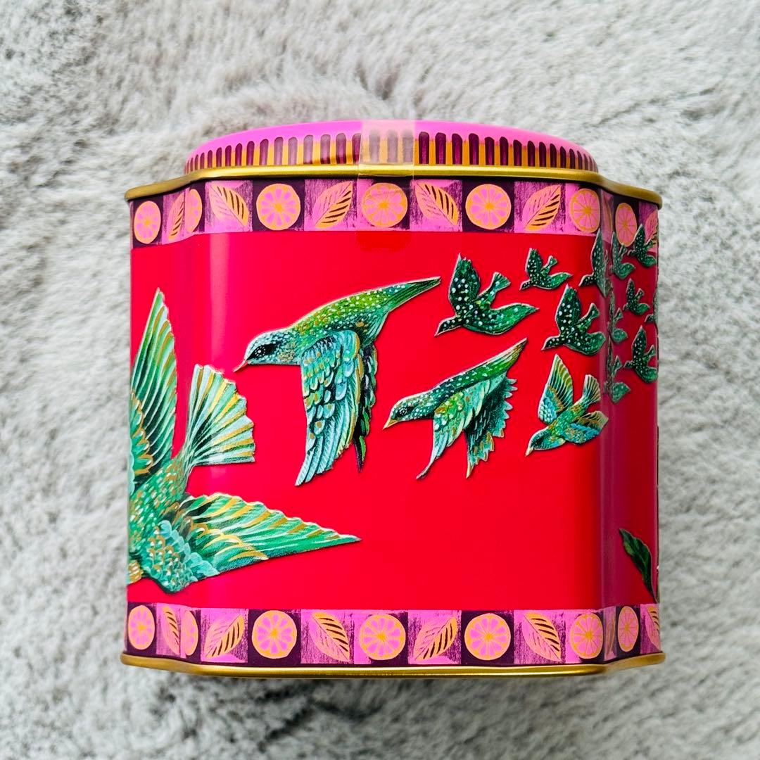 ともこ　M&SのジャムサンドとF&Mのクッキーと3点一緒