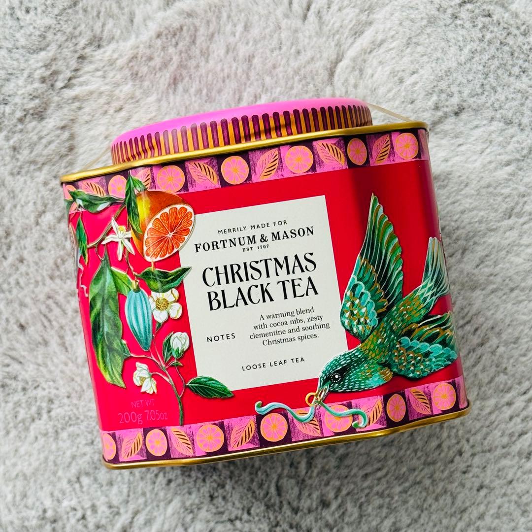 ともこ　M&SのジャムサンドとF&Mのクッキーと3点一緒