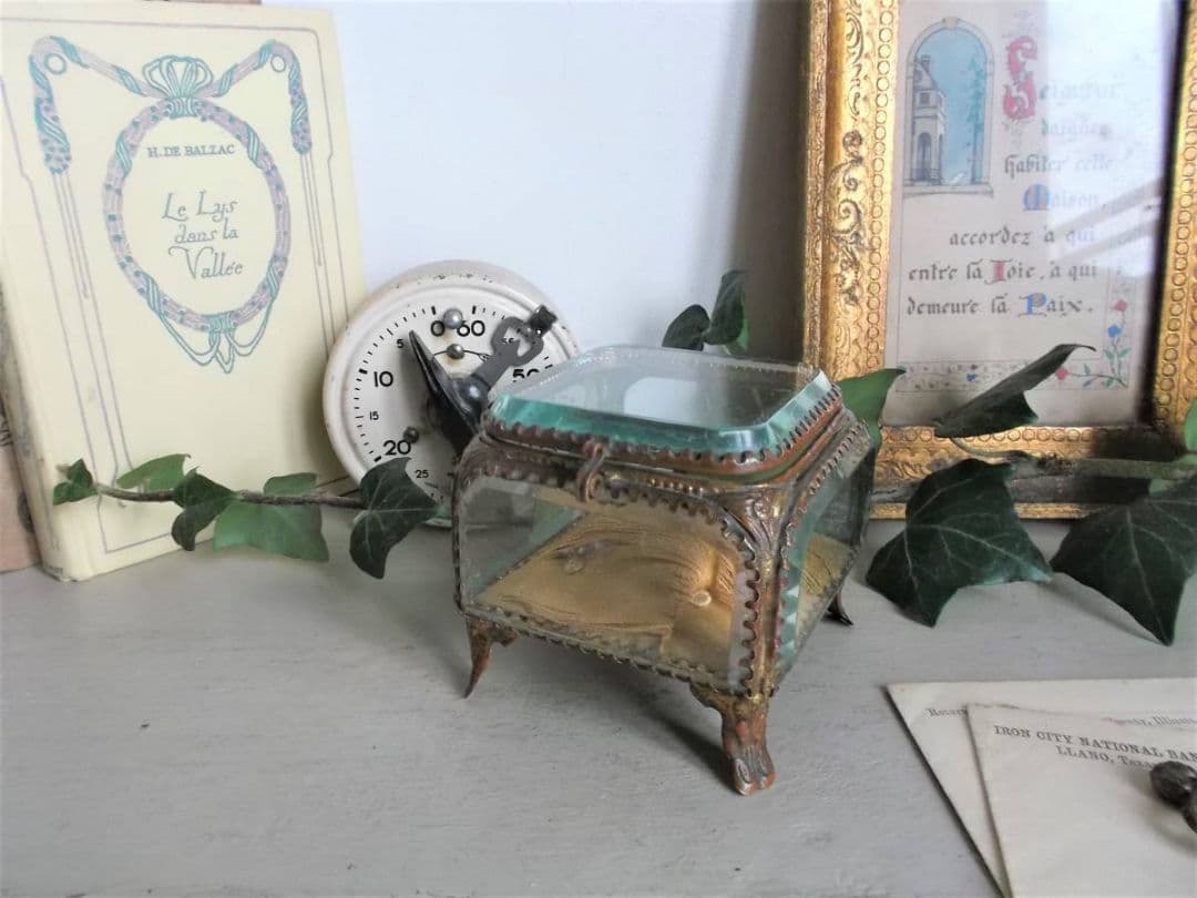 フランスアンティーク　ガラスのジュエリーボックス　宝石箱　ｍ