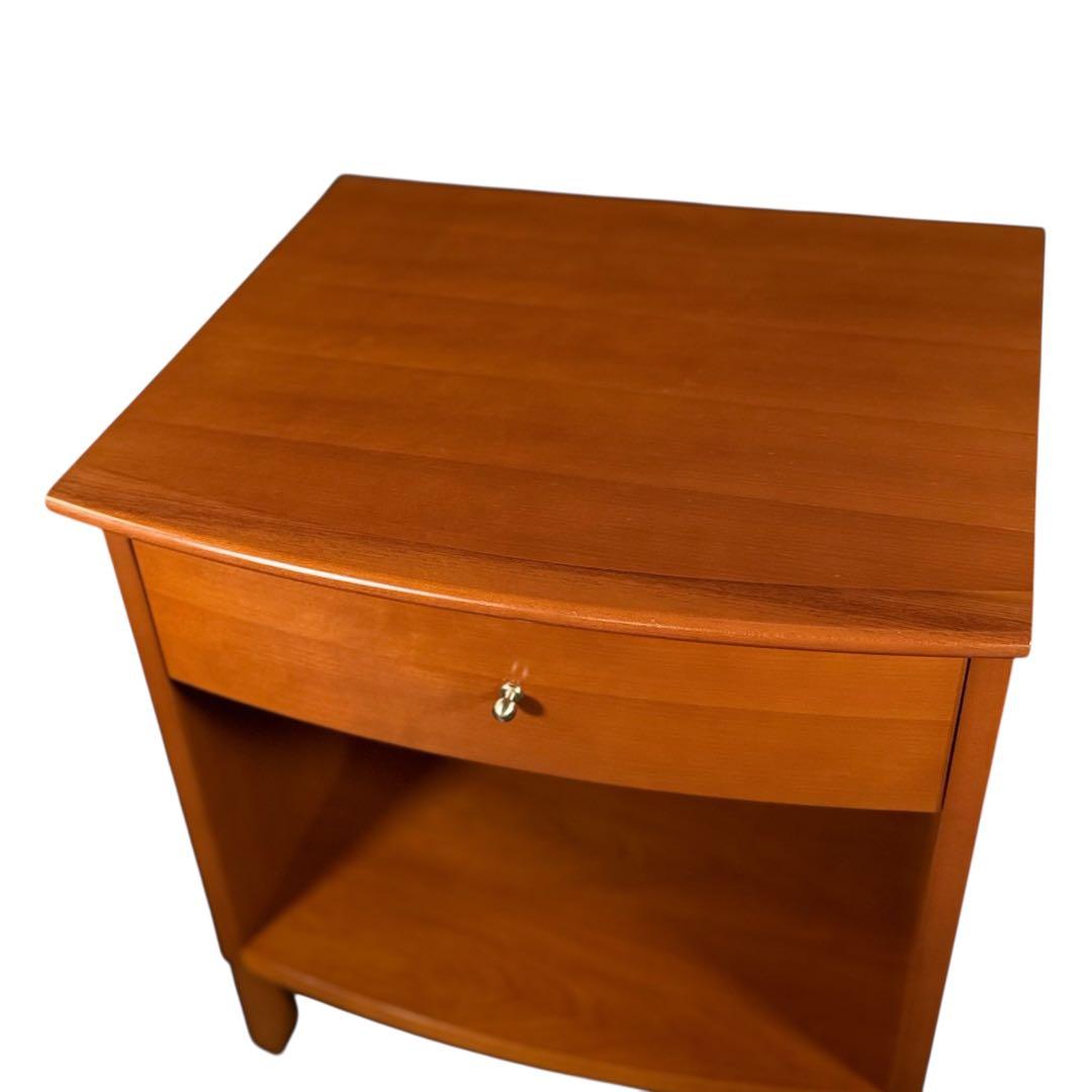 HR728 シモンズ simmons ナイトテーブル　引出し付き　サイドテーブル