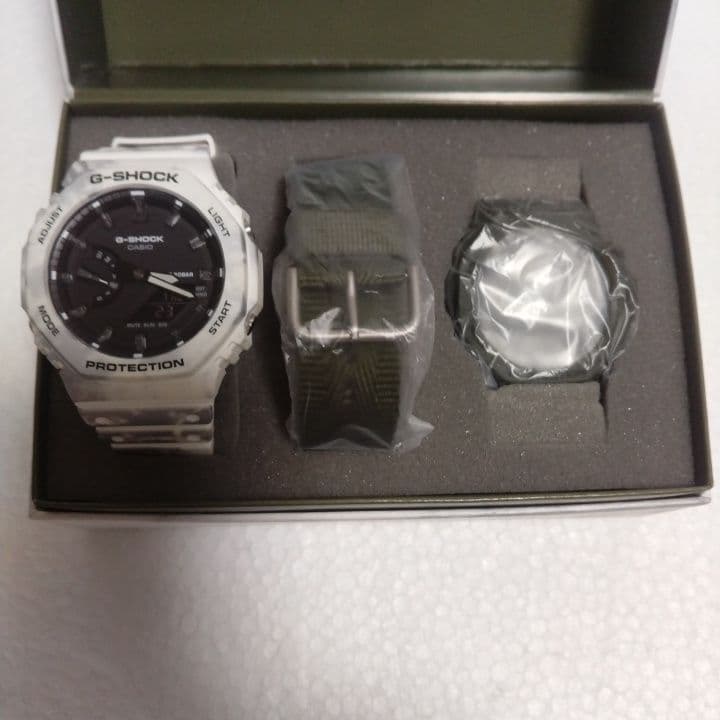 おとちゃん様・CASIO GーSHOCK カーボン コア ガード 白