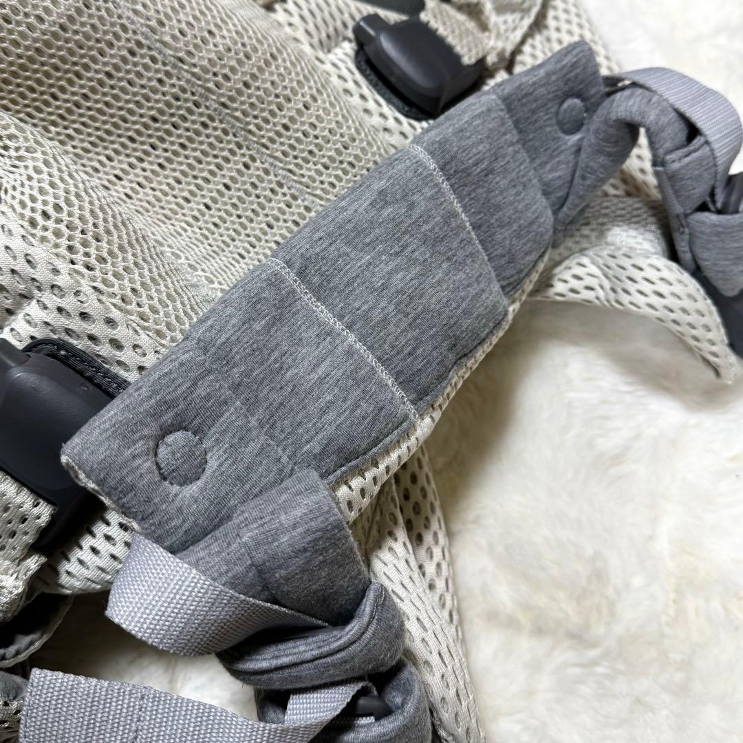 ベビービョルン　抱っこ紐　ハーモニー　メッシュ　クリーム