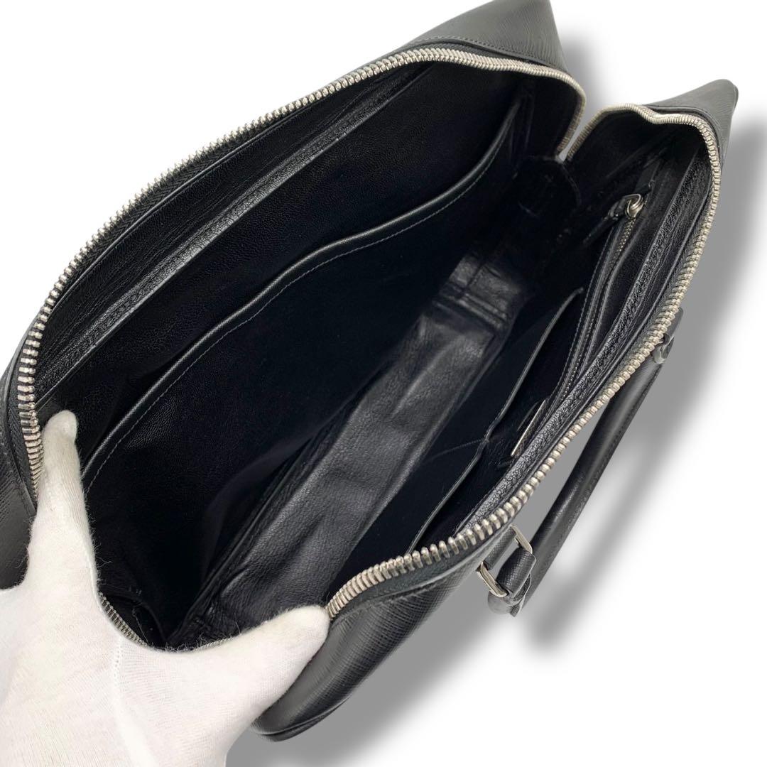 美品✨プラダ ビジネスバッグ 三角ロゴプレート サフィアーノレザー 黒 南京錠付