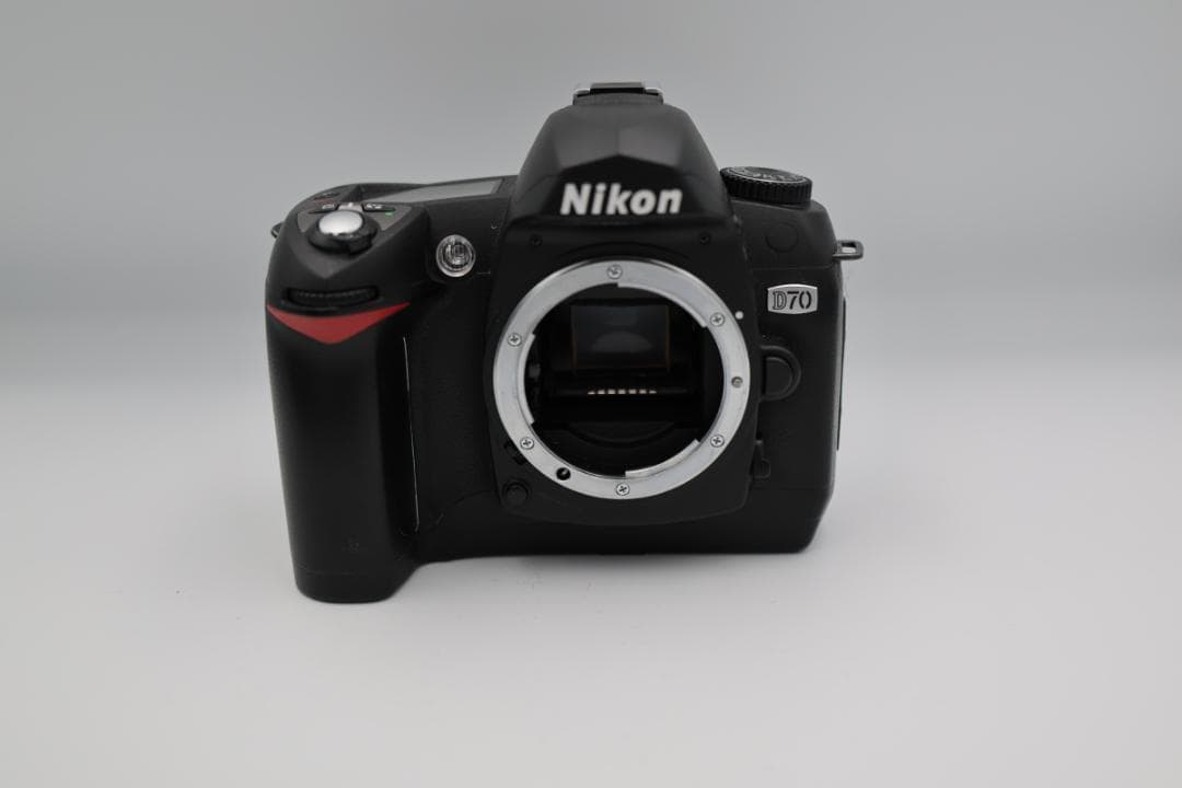 NIKON　D70　一眼レフカメラとレンズ2本セット