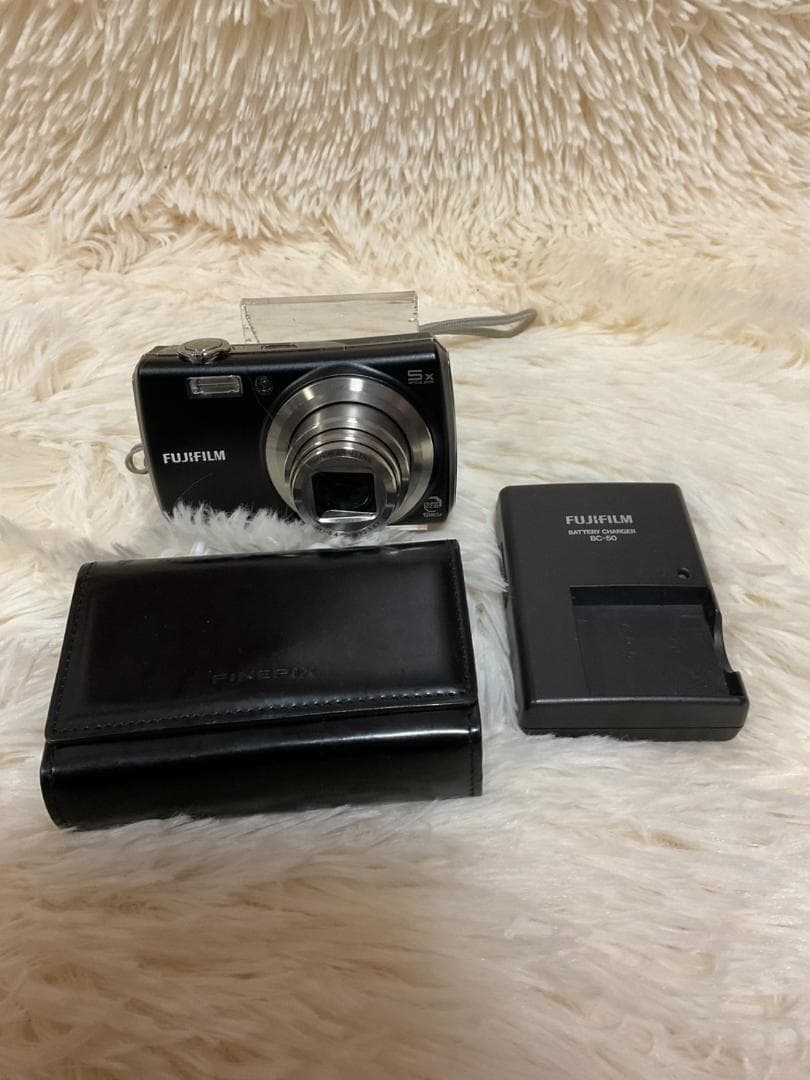 【簡易動作確認済】FUJIFILM FinePixF100fd ブラックコンデジ