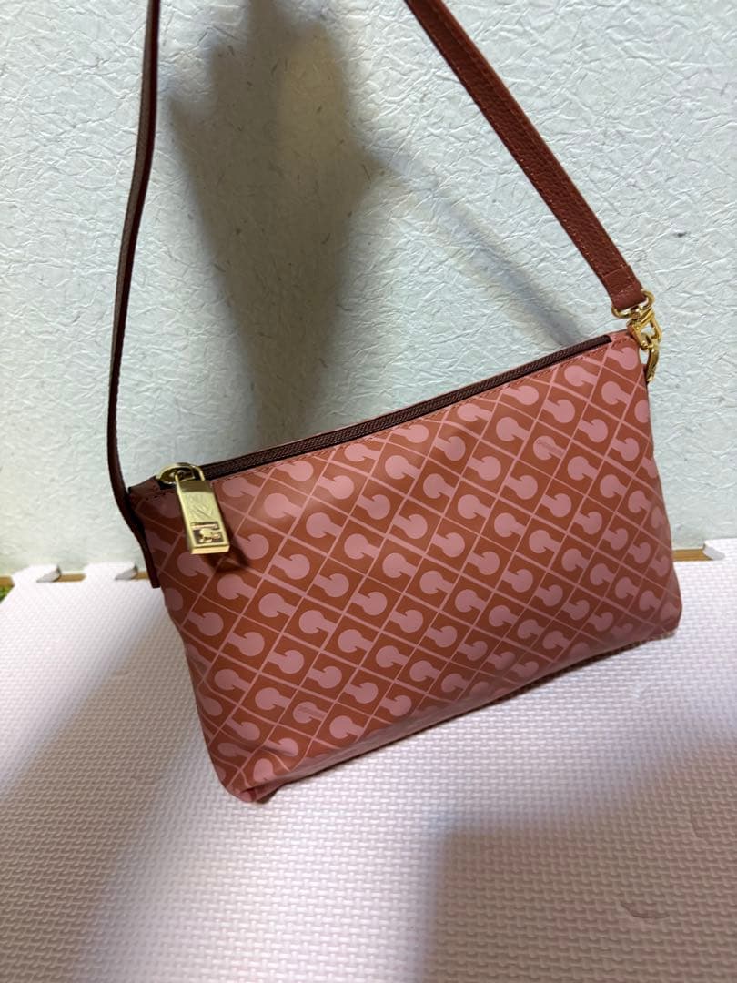 kueさま ゲラルディーニ☆ソフティ☆ポーチ付きワンショルダー