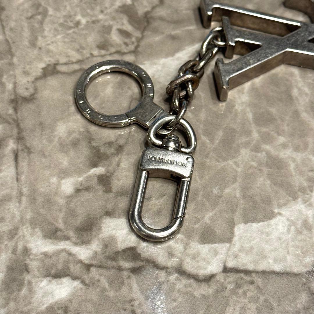 ルイヴィトン キーホルダー ポルトクレ イニシャル チャーム シルバー