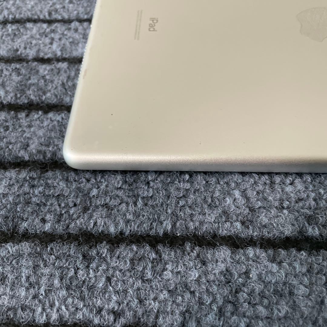 235 iPad 8世代 32GB SIMフリー シルバー