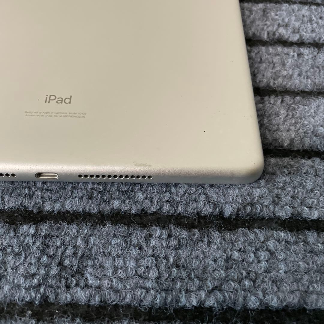 235 iPad 8世代 32GB SIMフリー シルバー