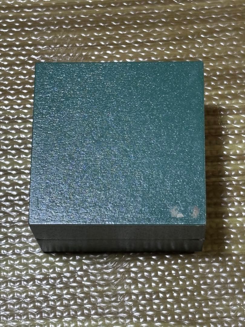 GUCCI 時計 赤い文字盤 ゴールドチェーン