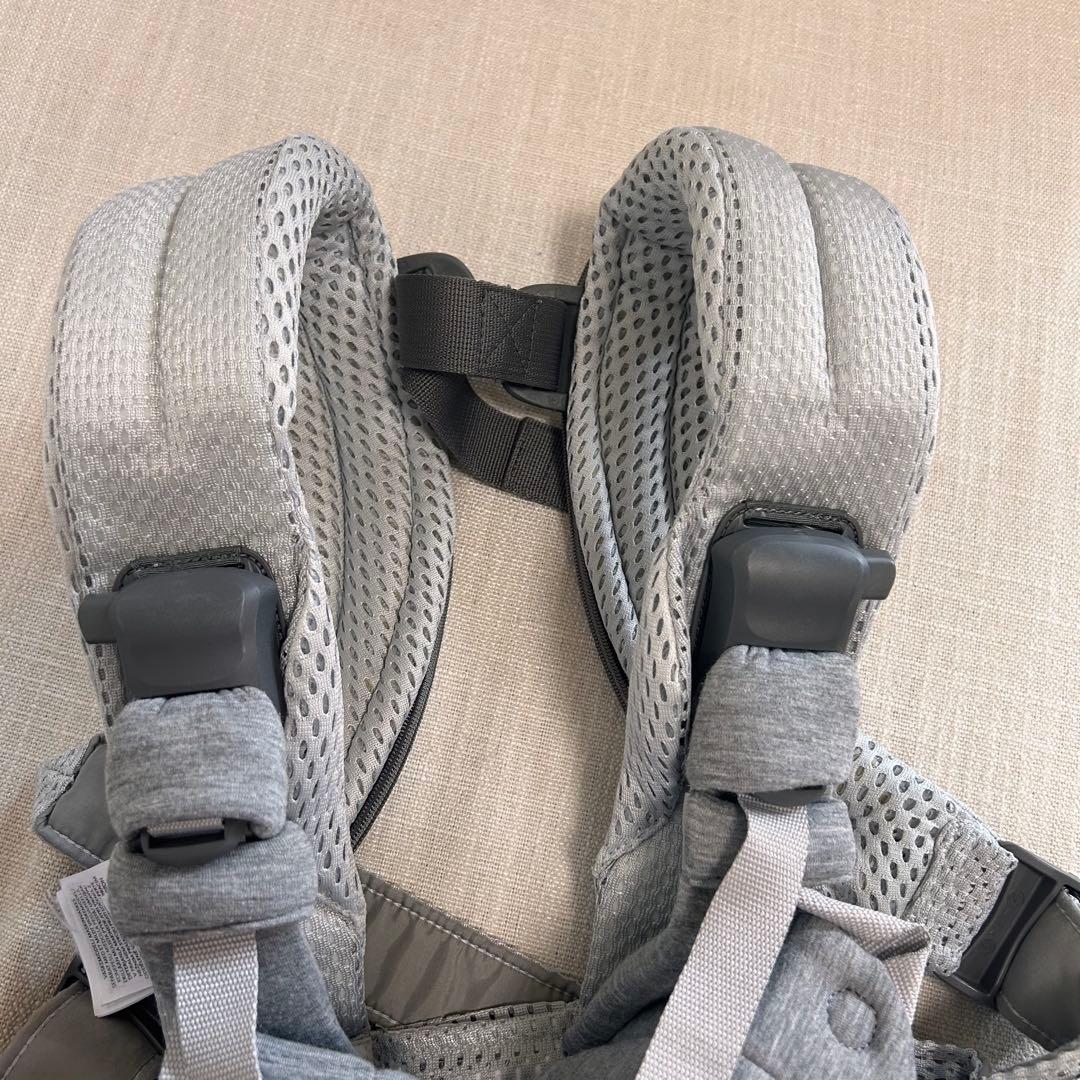 ベビービョルン ハーモニー シルバー　よだれパッド付き