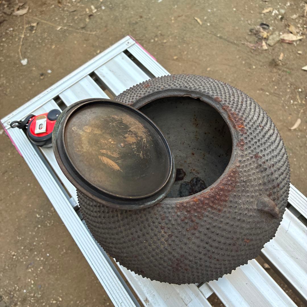 風炉釜 アラレ鉄釜 金属工芸 鐶付 釜鐶 茶道具 炭道具 茶釜 時代物 レトロ