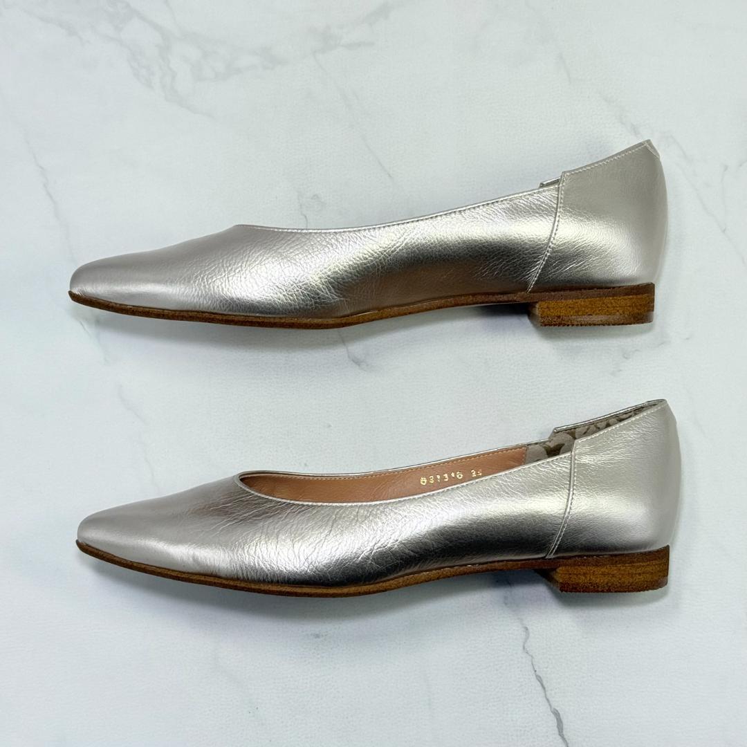 【美品】HIMIKO フラットプレーンパンプス 24㎝ プラチナ